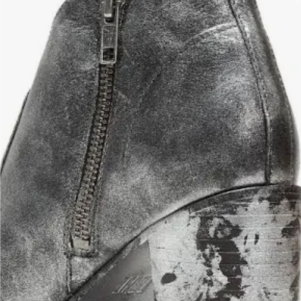 Frye Nora Zip short bootie